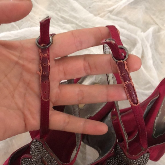 Deep red satin heels - Picture 5 of 5